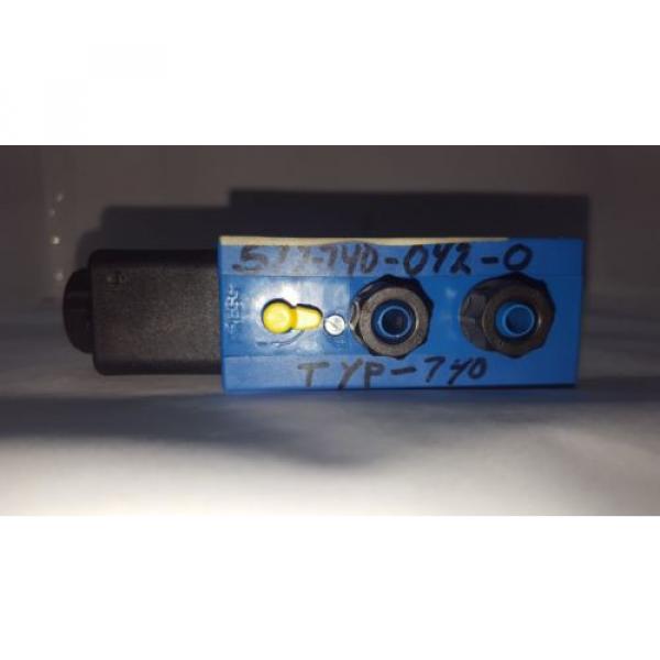 NEW! Korea Australia Rexroth Pneumatic 572740 Solenoid Valve (#4 C2M) #3 image